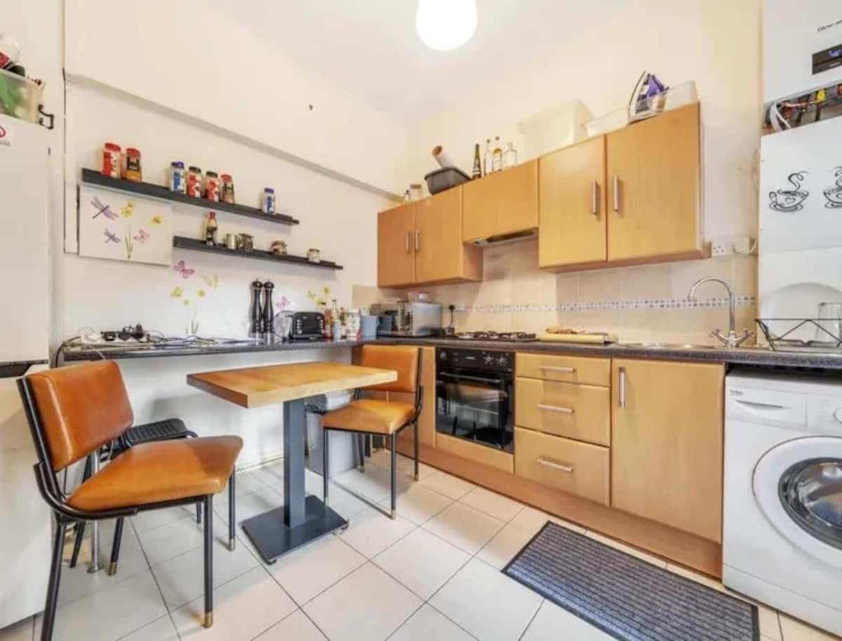 Charming 1-Bedroom Apartment Southfields, Londres Exterior foto